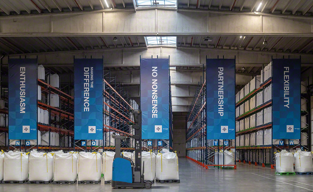 L'entrepôt de Van Moer offre une capacité de stockage de 15 345 palettes
